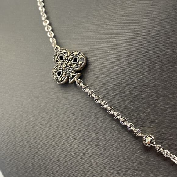 Vintage-Style Silver-Tone Club/Clover Pendant Necklace - Picture 5 of 9